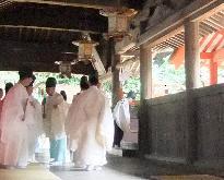 はじめの儀式が終わり、次の準備中