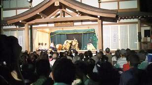 神楽殿で神楽がありました