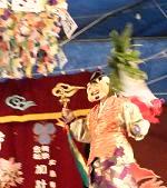 元気よく登場です
