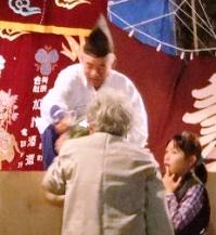 おばあちゃんも嬉しそう