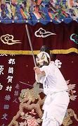 大蛇を退治したスサノオ