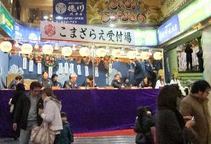 お金を払って名前を書いてもらい、お祓いを受けます