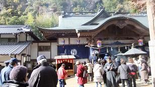 本堂前