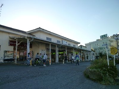 振り向けば衣笠駅