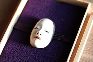 能面 帯留 時代金工 和装小物 古銅 能面帯留 時代箱付 M R4979