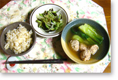鶏団子汁と昆布サラダ