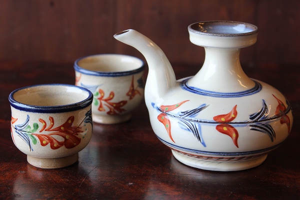 壺屋焼 カラカラ、酒盃 壺屋焼 陶眞窯 カラカラ 盃付・箸置き | 器屋うらの