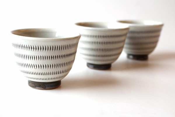 希少 小石原焼 飛び鉋 カップ＆ソーサー 2客セット 楽天市場】小石原焼 コーヒーカップ＆ソーサー 飛びかんな 鬼丸