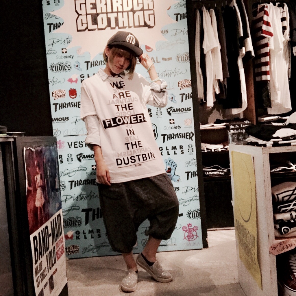 DISTURBIA CLOTHING FLOWERS TEE¸ø¼°ÄÌÈÎ¥µ¥¤¥È