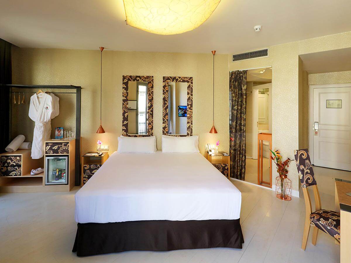 バルセロナ初のゲイ ホテル アクセル ホテル バルセロナ アーバン スパ Axel Hotel Barcelona Urban Spa お勧めホテルはドドンデ コム