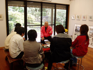 田主丸 山苞の道 版画工房 遊心館さんの取材風景
