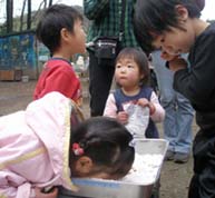 お菓子食い競争2