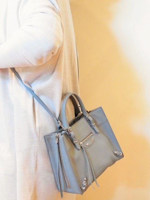 BALENCIAGA(バレンシアガ)」からMINI PAPER A4 ZIP AROUNDの新色が入荷しま ...