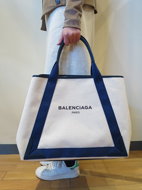 BALENCIAGA(ﾊﾞﾚﾝｼｱｶﾞ)」のキャンバストートバッグ、