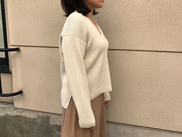 AURALEE (オーラリー)のSUPER FINE WOOL RIB KNIT V NECK P/O | CIENTO