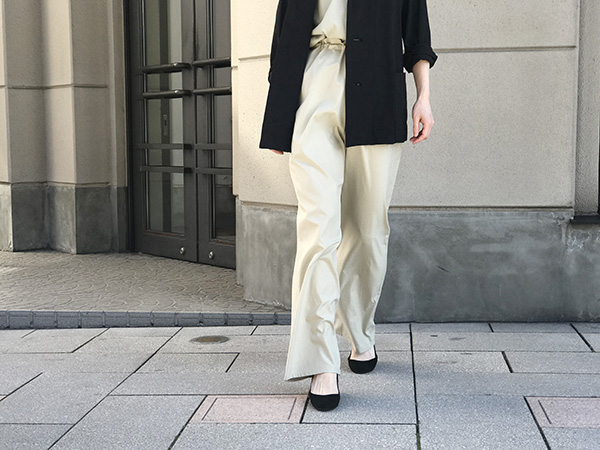 AURALEE WASHED FINX EASY WIDE PANTS.jpg