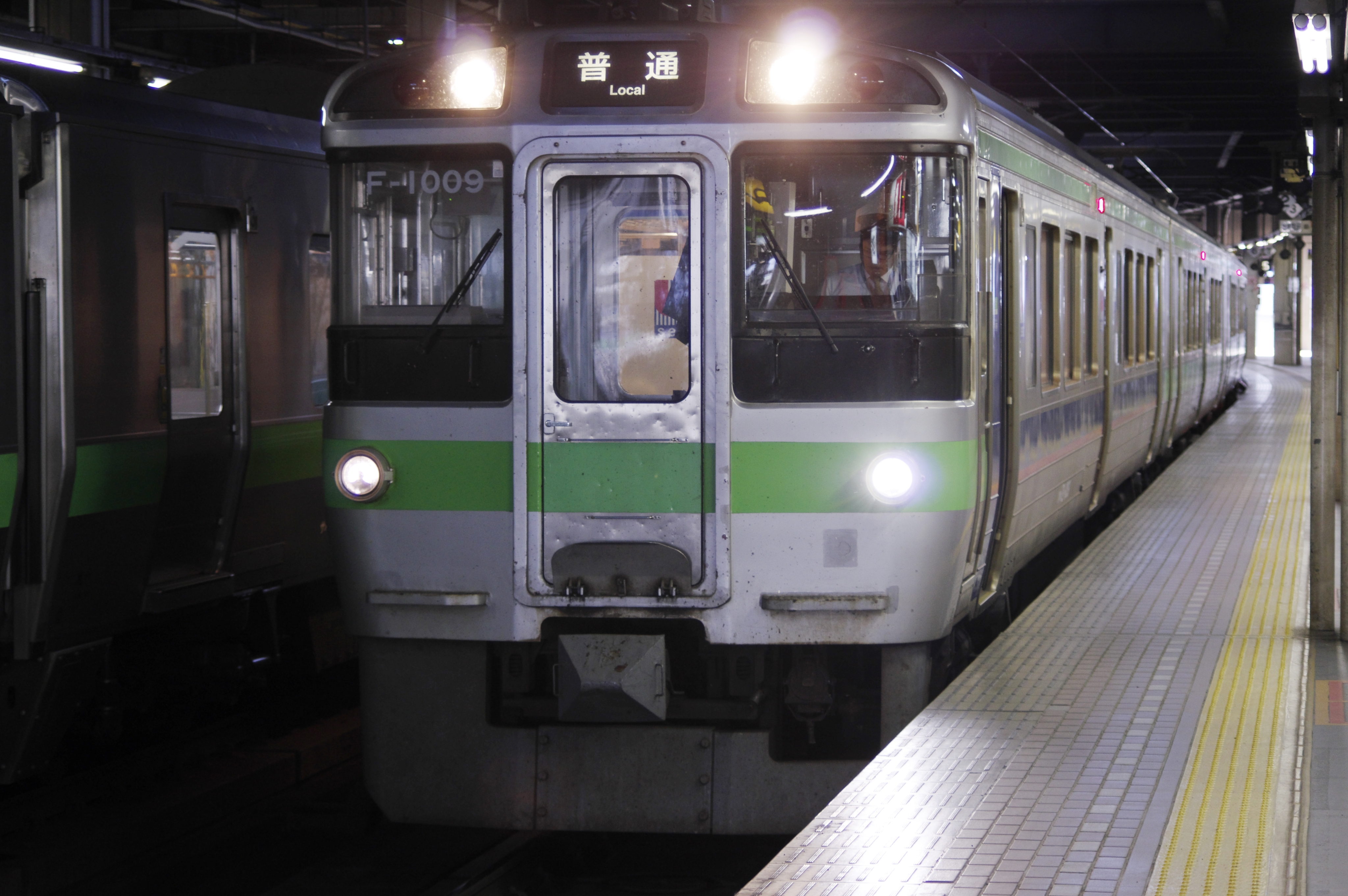 札幌駅 721系F1009編成 223Mアップ_180520.jpg