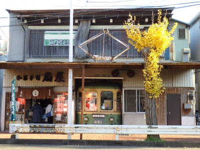 創業100年以上。龍口寺の目の前「扇屋」さんは、母嫁が看板娘の人気の