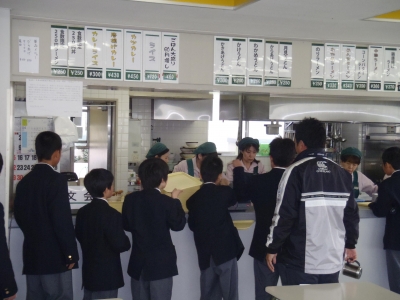 中学校の食堂