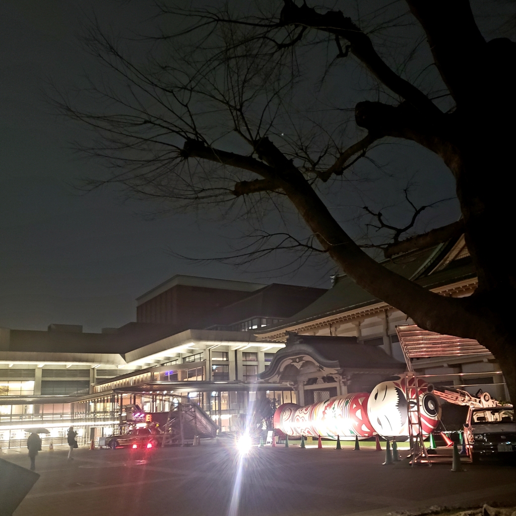京都公園めし3 岡崎公園 今話題のビッグこけし でほっかほっか亭ビフテキミックス弁当 京都グルメｒ