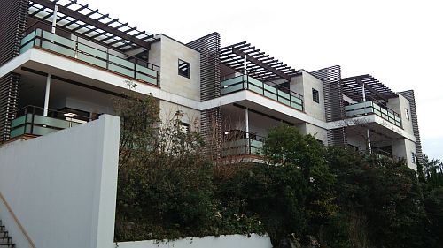 て05