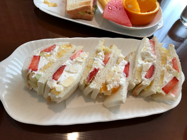 プチモンドのフルーツサンド
Fruit sandwich