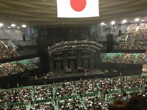 maroon5_2012_tokyo2.jpg
