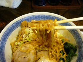 東小金井で油そば。「らーめん処 かんむりや」