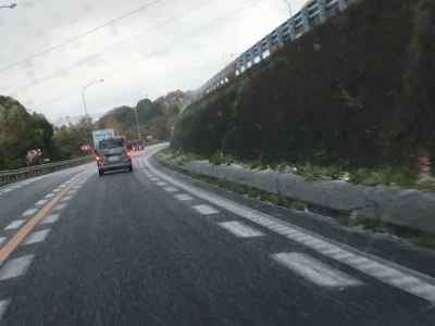 紀の川SA手前で雪