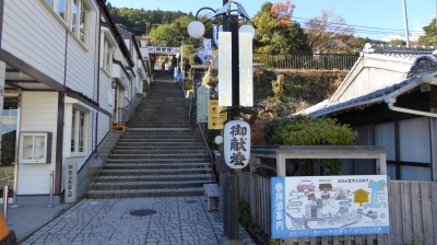 青岸渡寺 参道入口