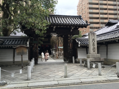 六角堂 入口