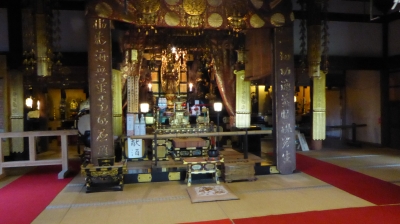 岩間寺 本堂内