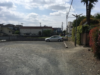 崋山寺裏駐車場