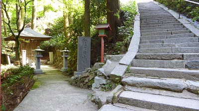 04067_施福寺・弘法大師御髪堂前
