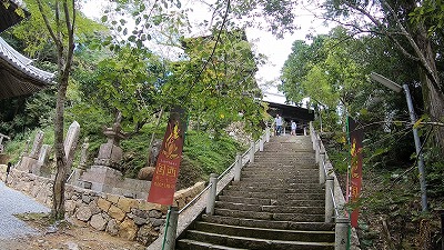 200三重塔への階段