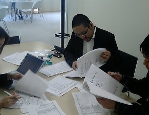 審査小