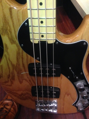 試奏レポート “Fender DIMENSION BASS” | Do you do a “low life”?