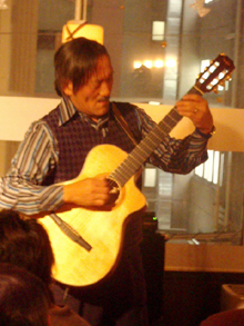 akio