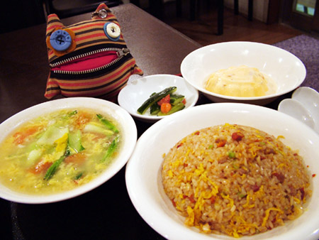 チャーハンと野菜玉子スープ