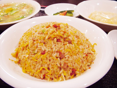 チャーハンと野菜玉子スープ