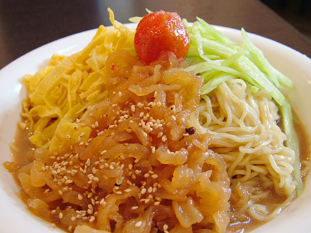 【江南飯店】クラゲ入り黒香酢冷麺