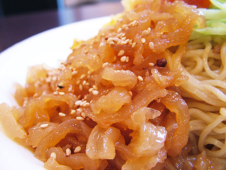 【江南飯店】クラゲ入り黒香酢冷麺