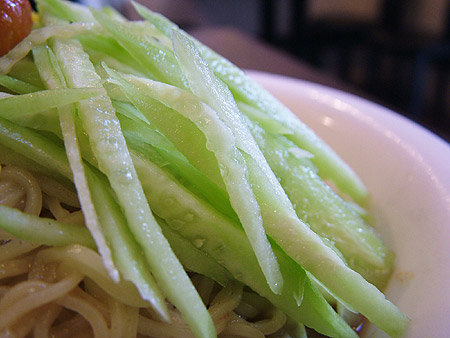 【江南飯店】クラゲ入り黒香酢冷麺