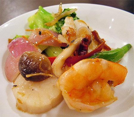 海鮮と旬野菜の自家製X.Oジャン炒め