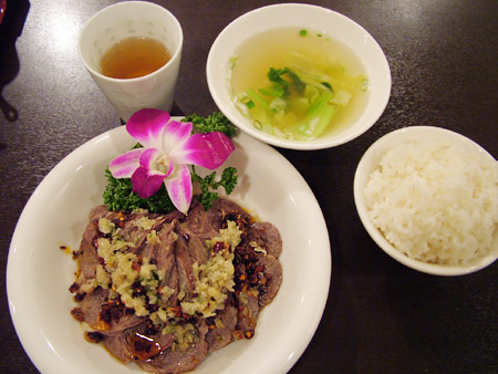牛スネ肉の薬膳煮