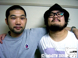 肩を組むnakamuraさんと社長