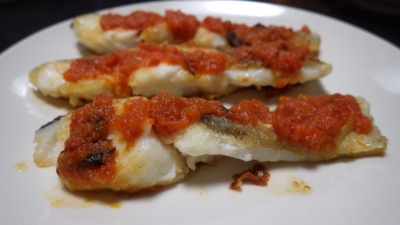 鱈の揚げ物自家製トマトソースがけ