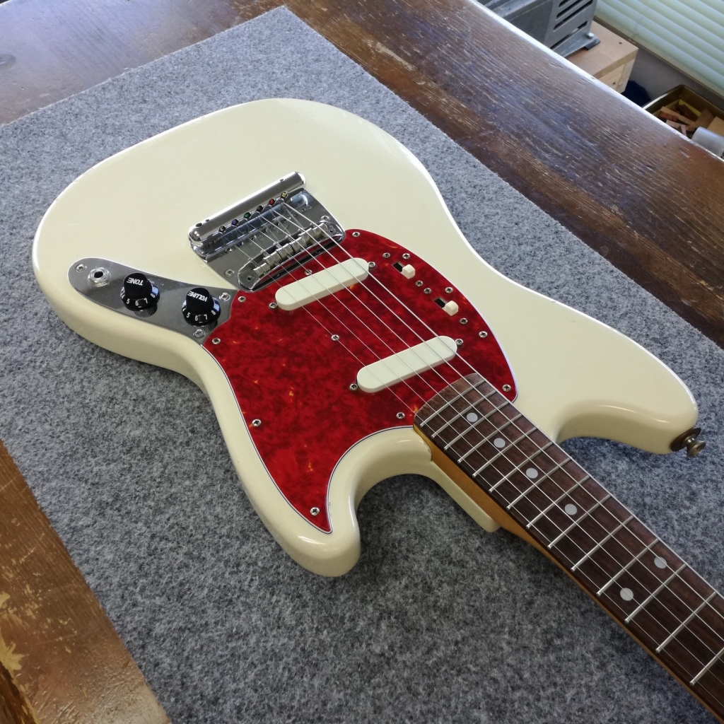 □Fender Japan MUSTANG パワーある音が出せるよう配線改造 | ギター