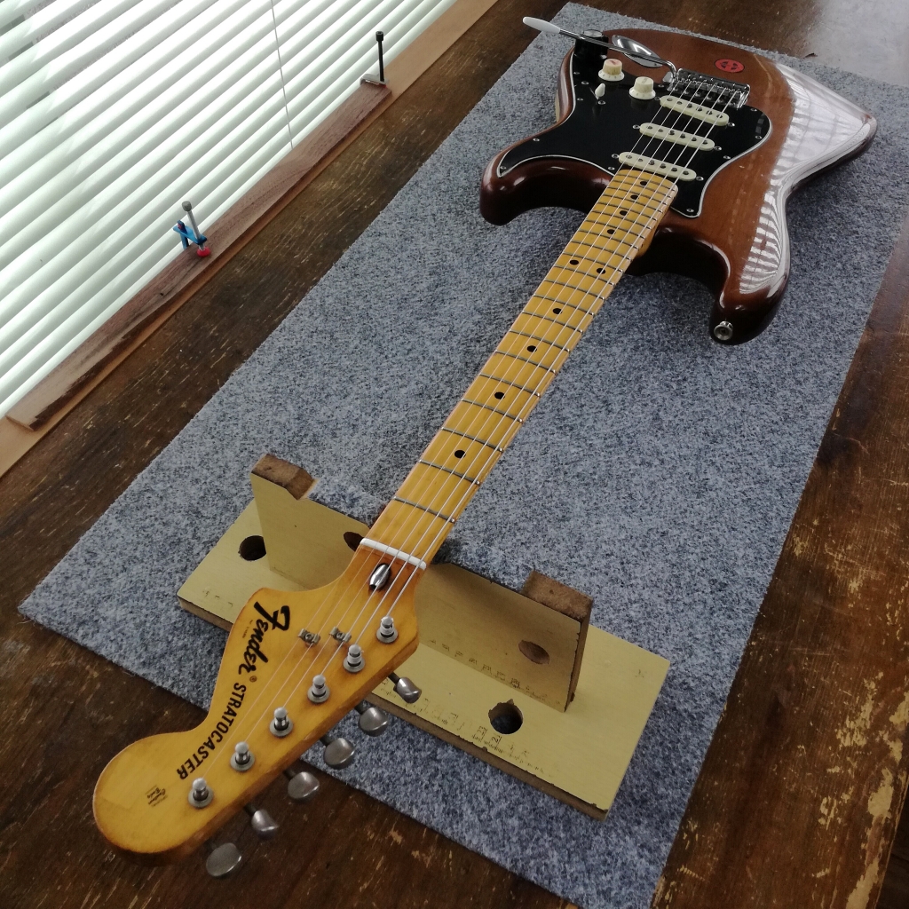 FenderST73ナット交換