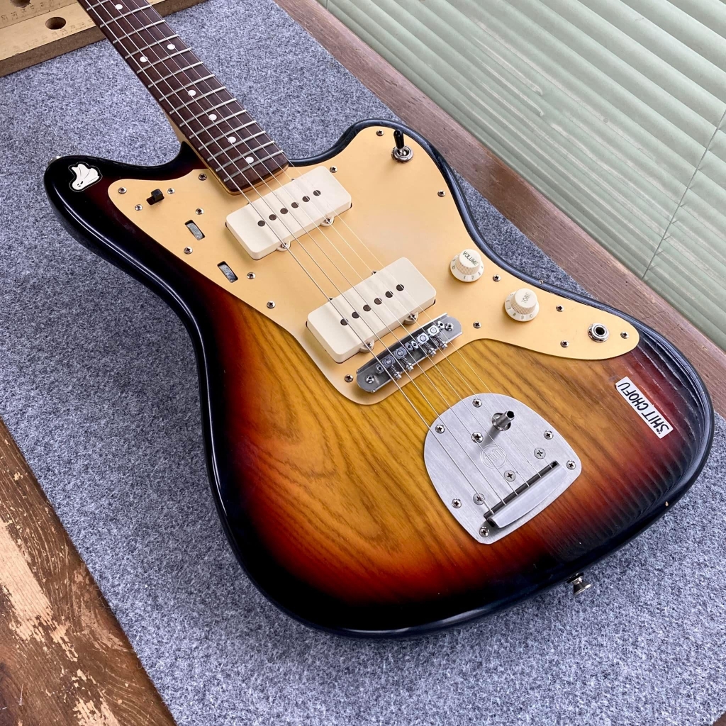 素敵な □ momose MJM2-STD/NJ 3TS JAZZMASTER Type 電気系の修理と ギター